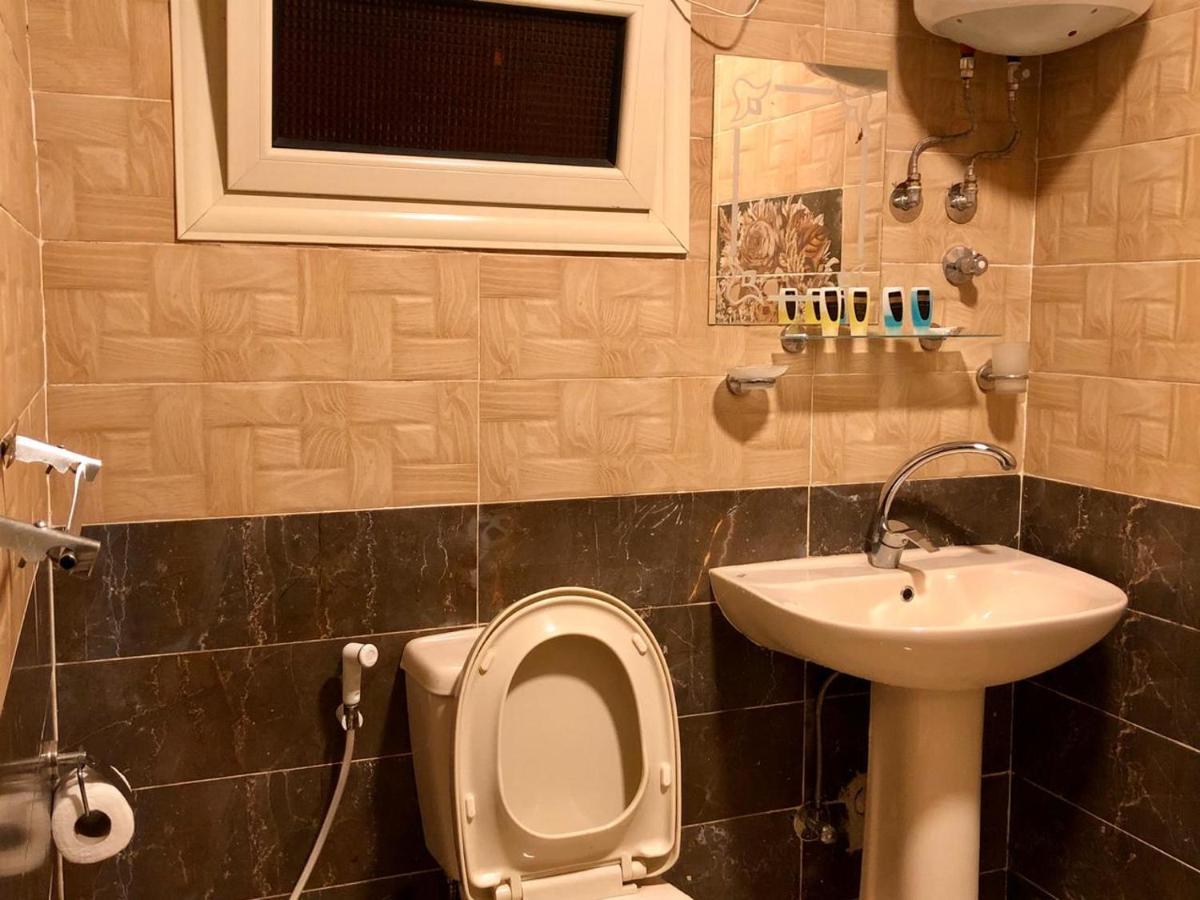 Full Pyramids View Apartment With Balcony For 8 P Kafret el-Gabal Exteriör bild