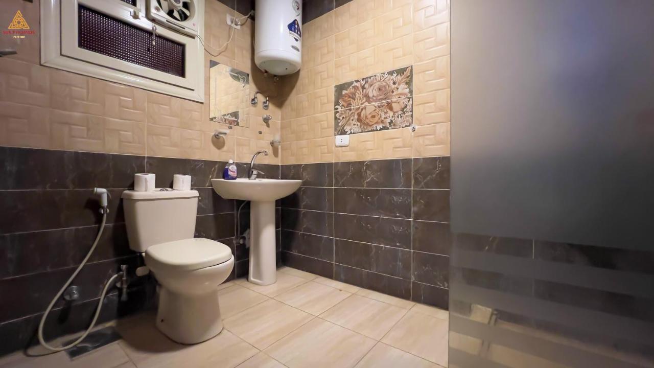 Full Pyramids View Apartment With Balcony For 8 P Kafret el-Gabal Exteriör bild