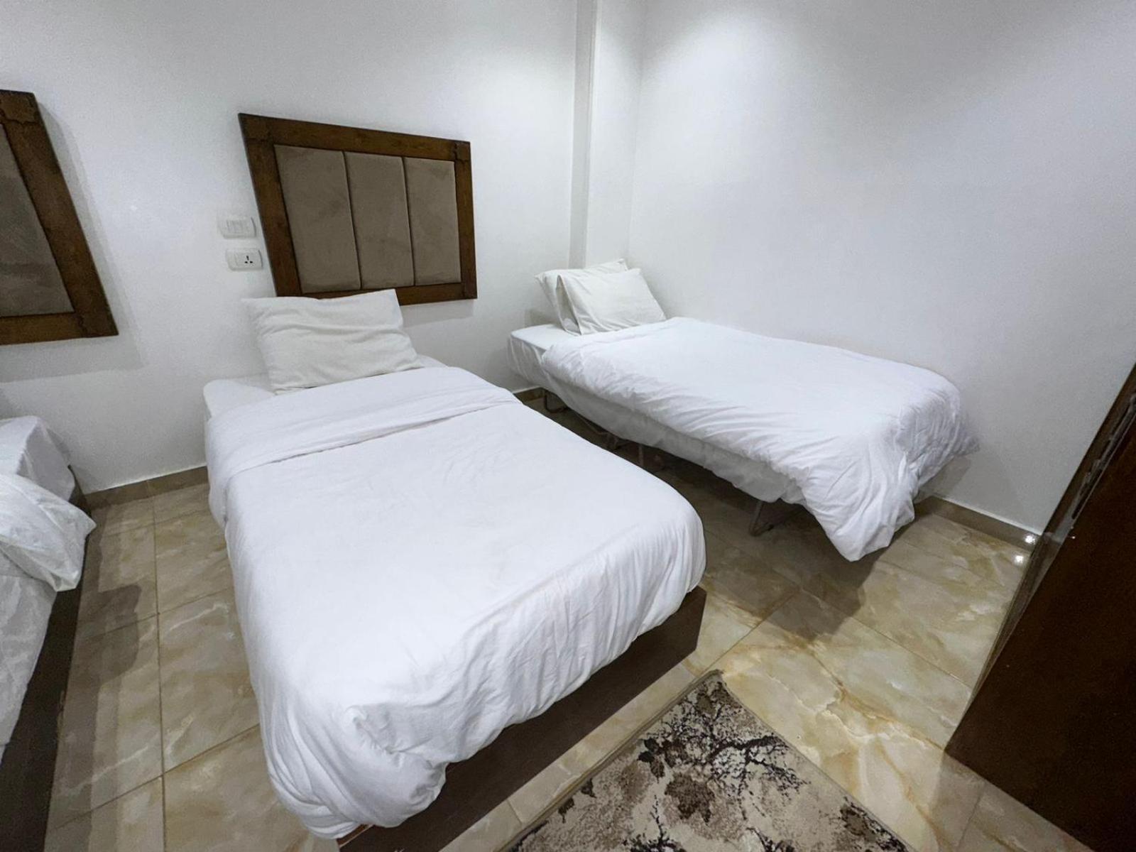 Full Pyramids View Apartment With Balcony For 8 P Kafret el-Gabal Exteriör bild