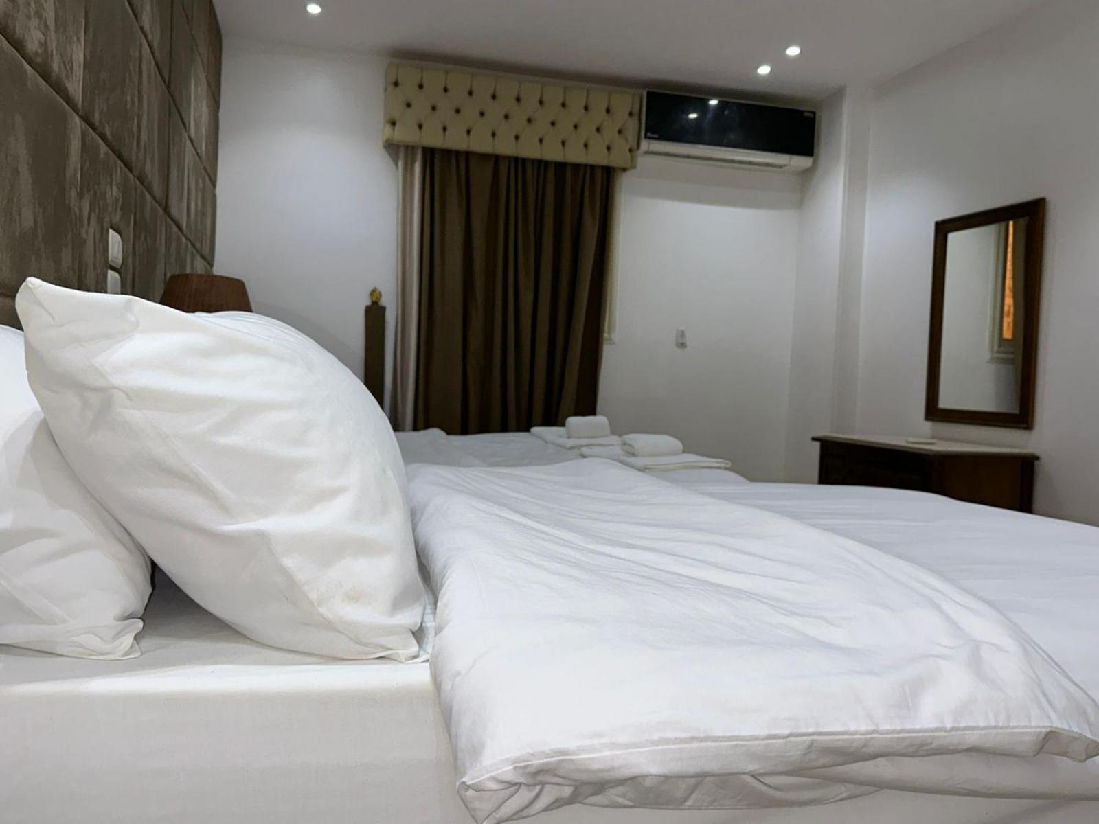 Full Pyramids View Apartment With Balcony For 8 P Kafret el-Gabal Exteriör bild