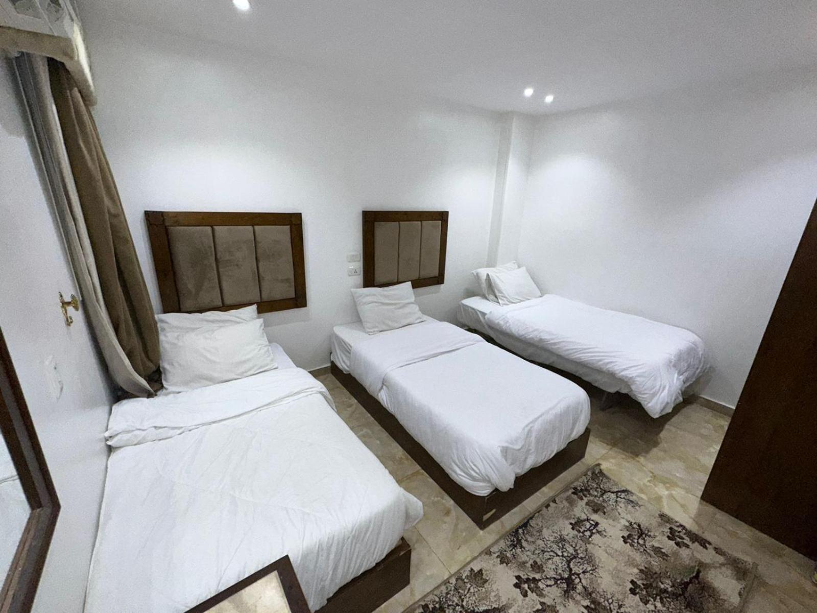 Full Pyramids View Apartment With Balcony For 8 P Kafret el-Gabal Exteriör bild