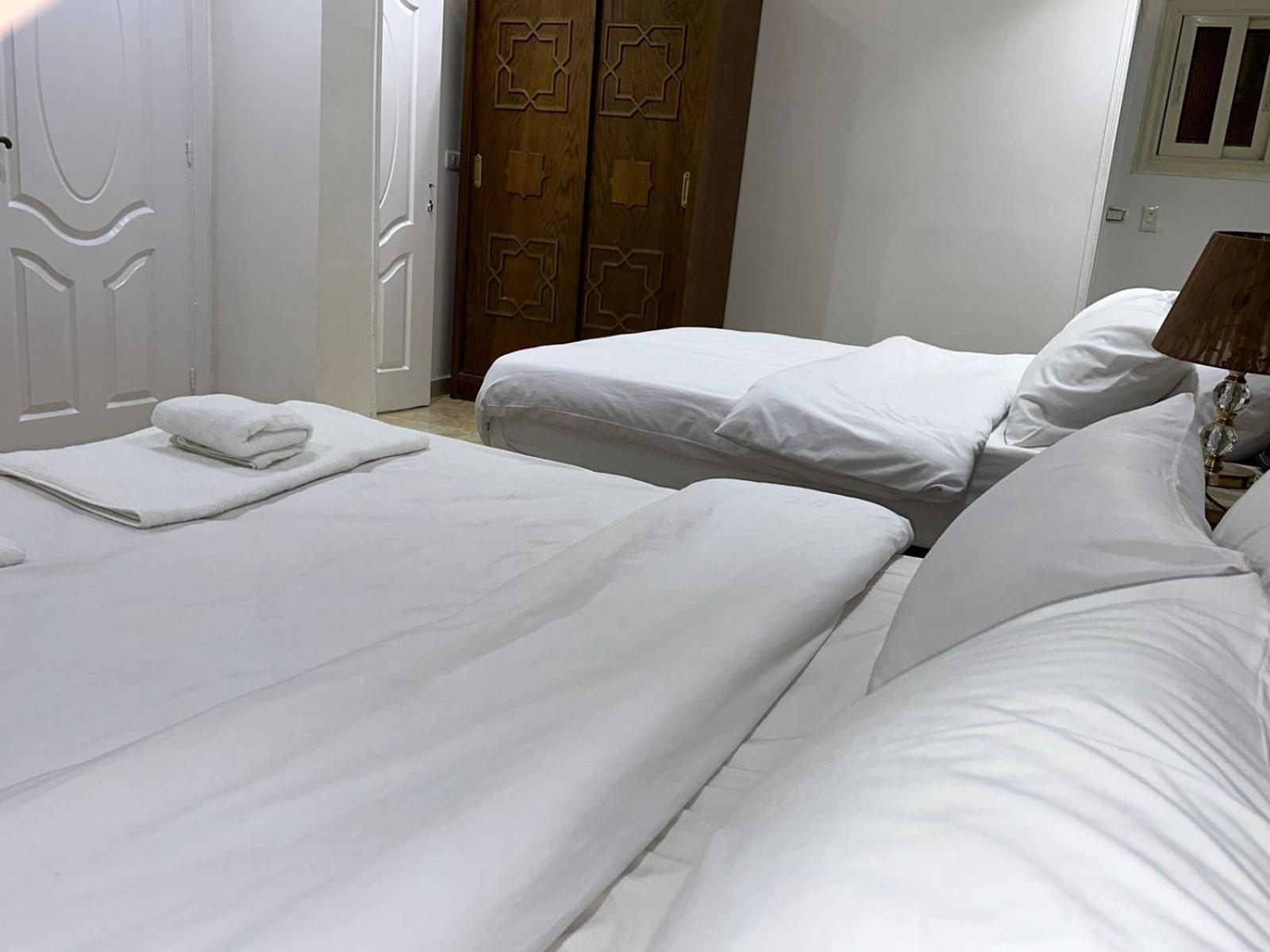 Full Pyramids View Apartment With Balcony For 8 P Kafret el-Gabal Exteriör bild