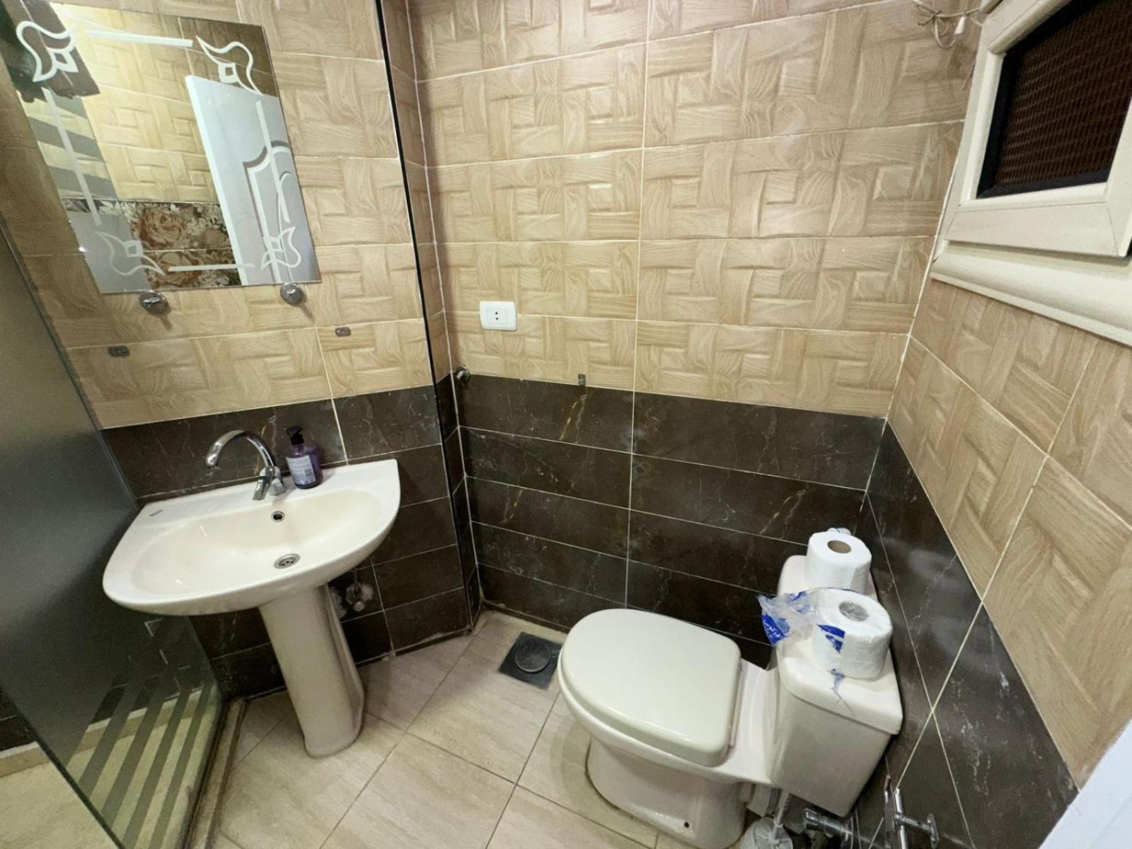 Full Pyramids View Apartment With Balcony For 8 P Kafret el-Gabal Exteriör bild