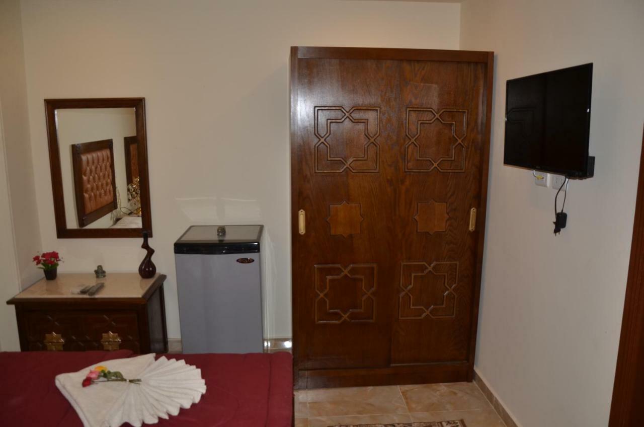 Full Pyramids View Apartment With Balcony For 8 P Kafret el-Gabal Exteriör bild