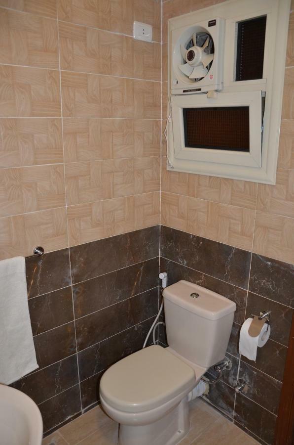 Full Pyramids View Apartment With Balcony For 8 P Kafret el-Gabal Exteriör bild