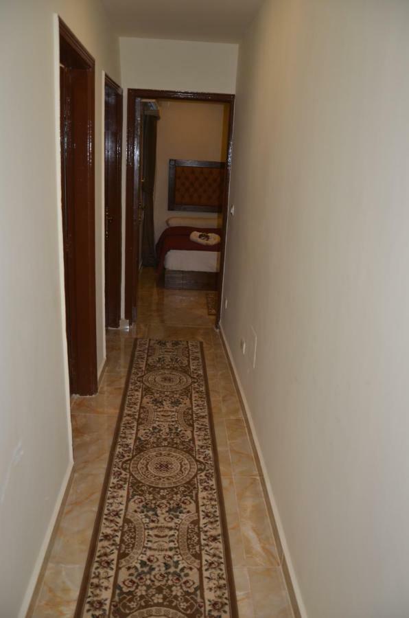 Full Pyramids View Apartment With Balcony For 8 P Kafret el-Gabal Exteriör bild
